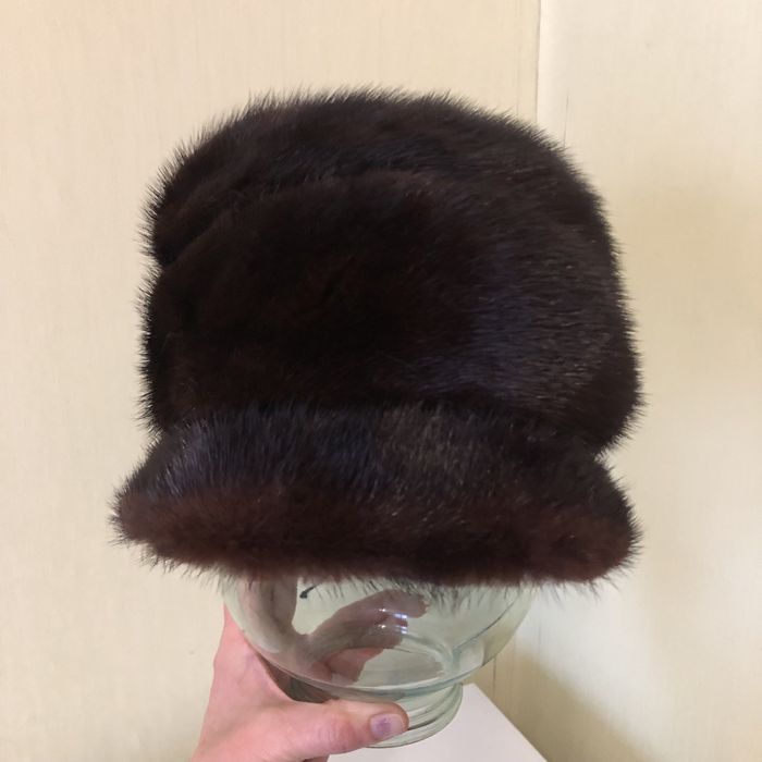 Норковая женска шапка с козырьком 56 р