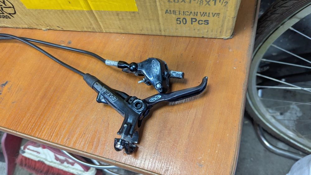 Продам гідравлічне гальмо Avid elixir