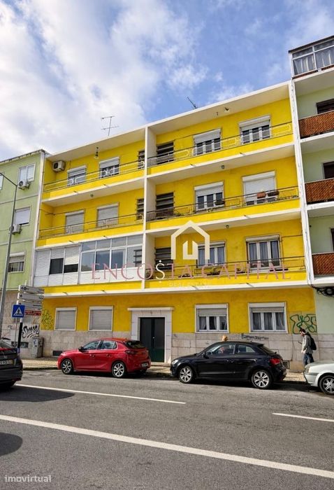 Apartamento cave T2 Almada.
