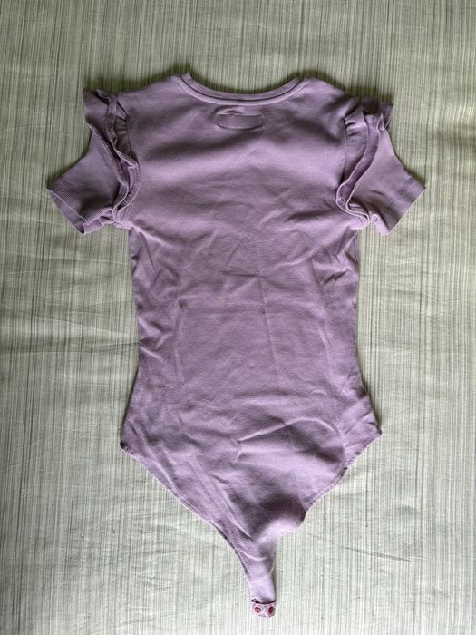 T-shirt body lilás com folhos Lefties