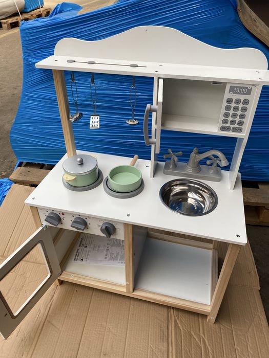 Кухня деревянна іграшкова для дітей