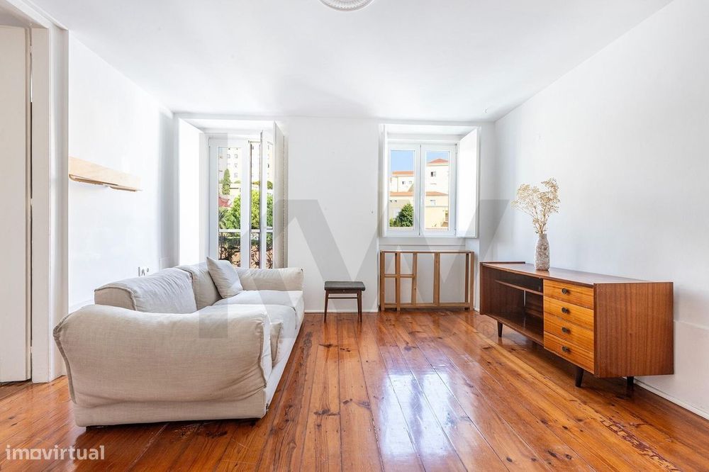 Arrendamento T2+1 Renovado na Lapa, Lisboa