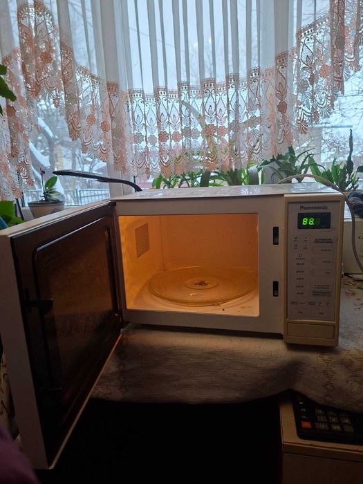 Продам мікрохвильову піч Panasonic