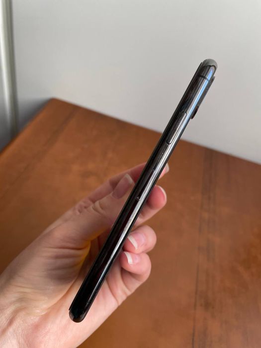 Продам iPhone X (чудовий стан)