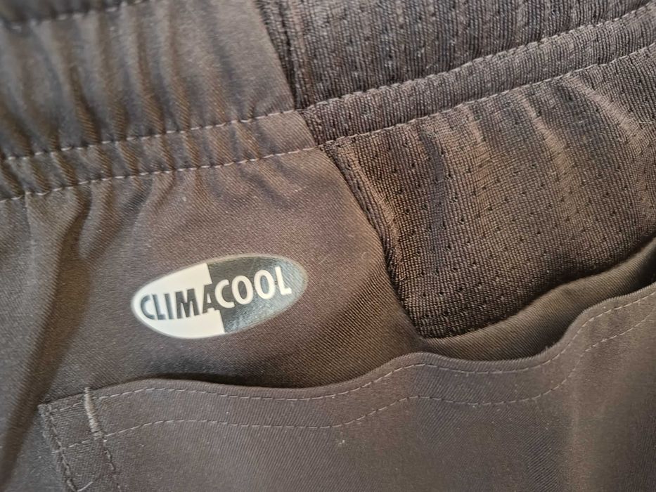 Spodnie adidas – brązowe