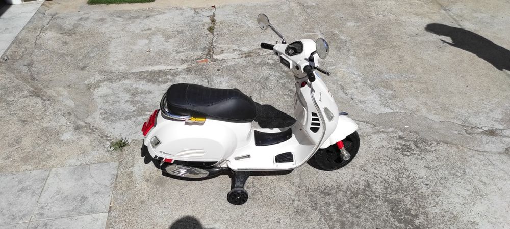 Vespe eléctrica criança