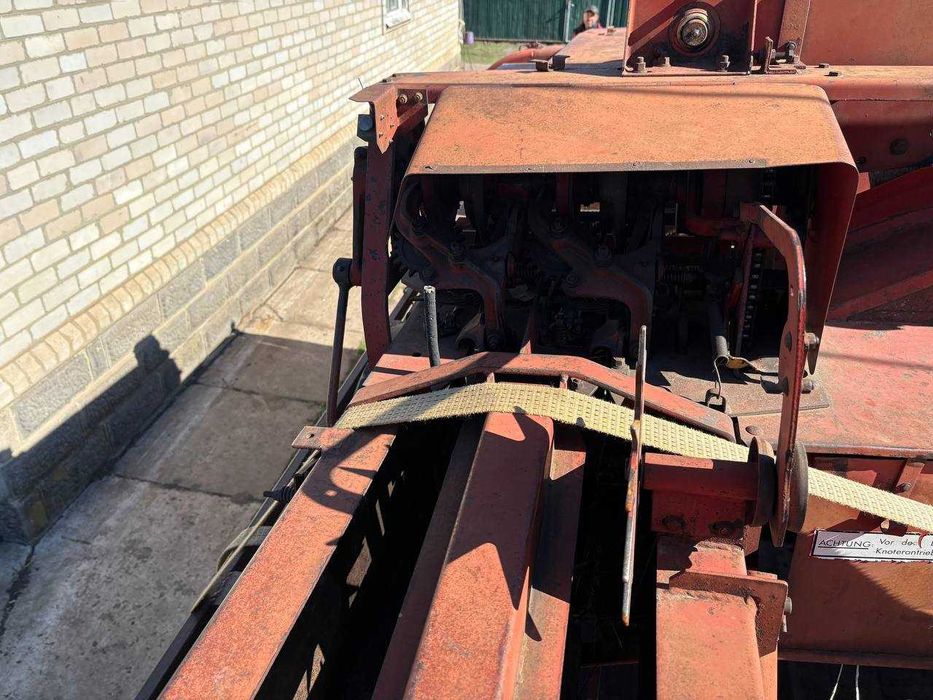 Прес-підбірник Massey Ferguson MF