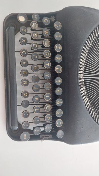 Máquina de escrever muito antiga