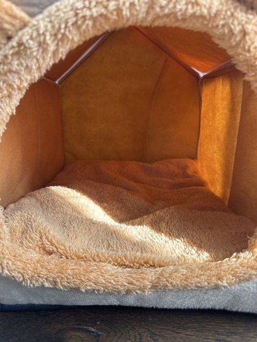 Хата/лежанка  для собак, котів.На замку!