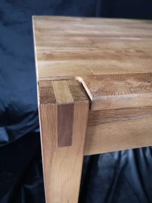Stolik z litego drewna 80 cm x 80 cm