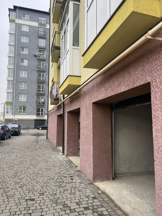 Гараж з комунікаціями (23м.кв). вул. Довженка.