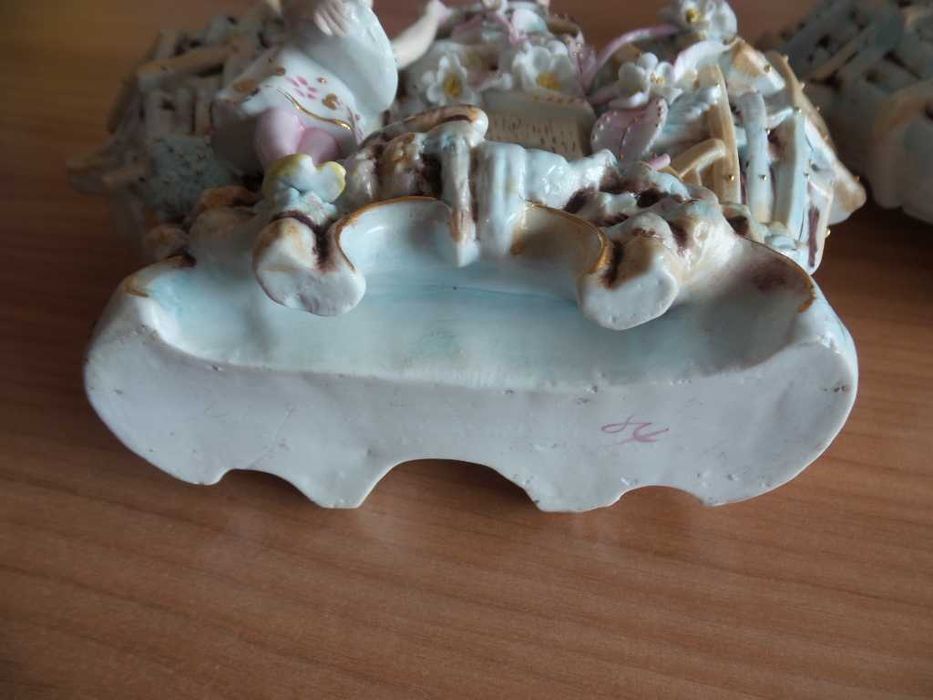 2 Peças de porcelana Biscuit