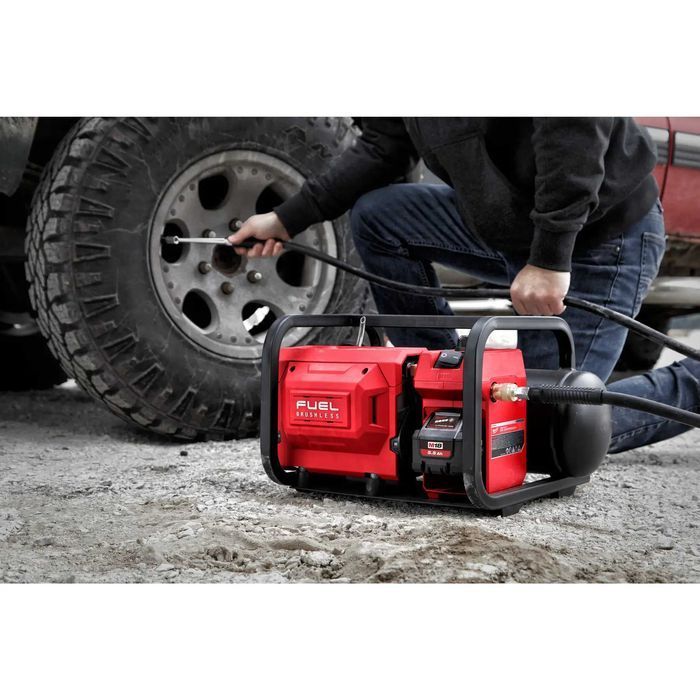 Компресор повітряний акумуляторний Milwaukee M18 FAC-0