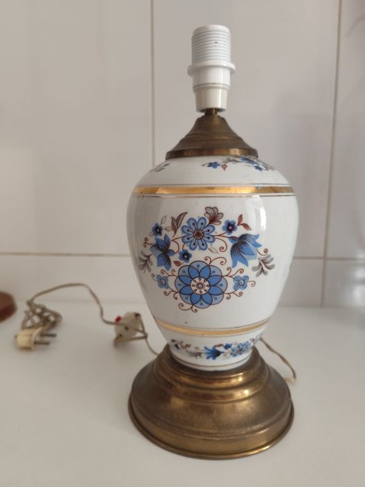 Candeeiro em porcelana - 10€