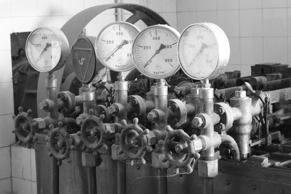 lagar antigo de prensas, capachos e moinhos de pedra