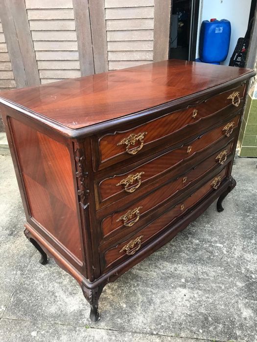 Cómoda em madeira antiga