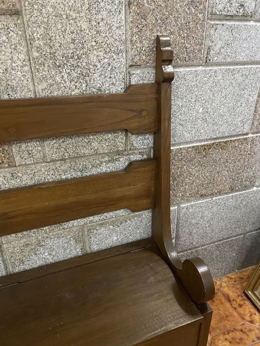 Banco corrido em madeira maciça