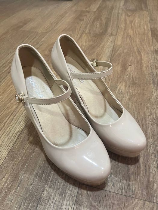 Жіночі туфлі на високому каблуки