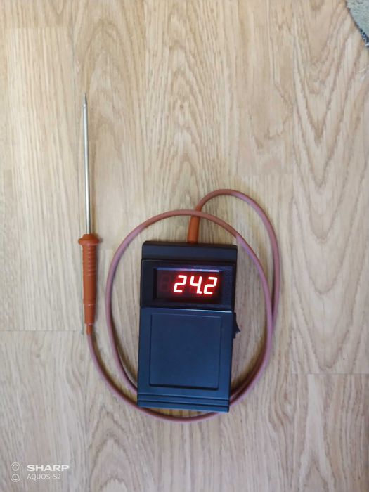 Цифровий термометр для технологів харчових виробництв.