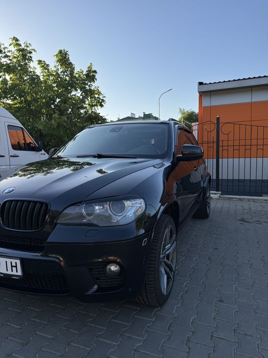 Продам Bmw x5 4.0d 2011