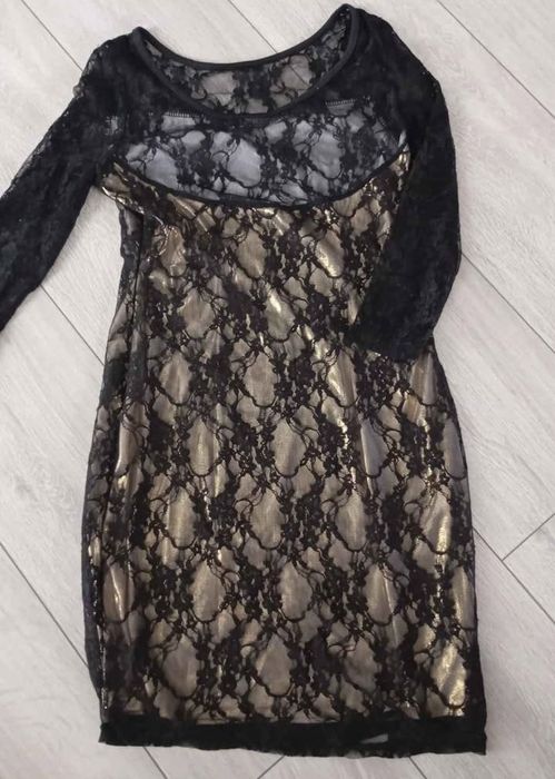 Koronkowa sukienka M