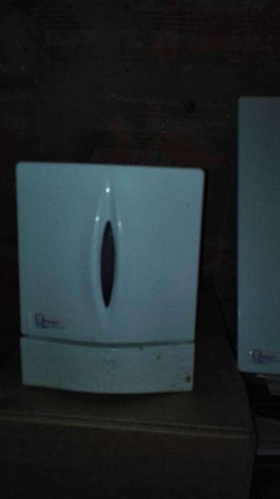 4 Dispendadores de papel e sabonete para as mãos ! Como novos