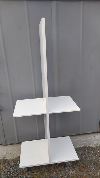 Этажерка на колесиках