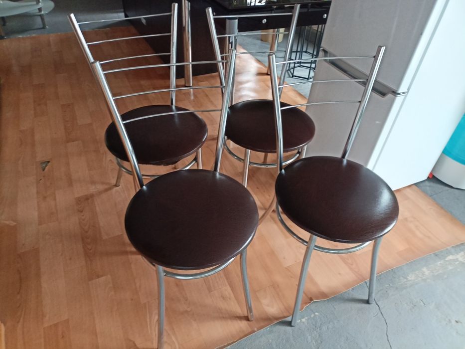 Krzeska kuchenne w bardzo dobrym stanie!!!