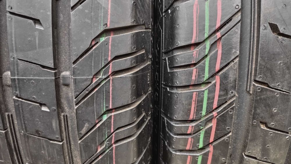 шини  215/65R16C Continental Contact-200. нові.с