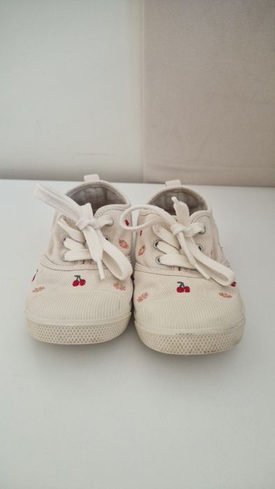 Materiałowe trampki wiśnie Zara 27