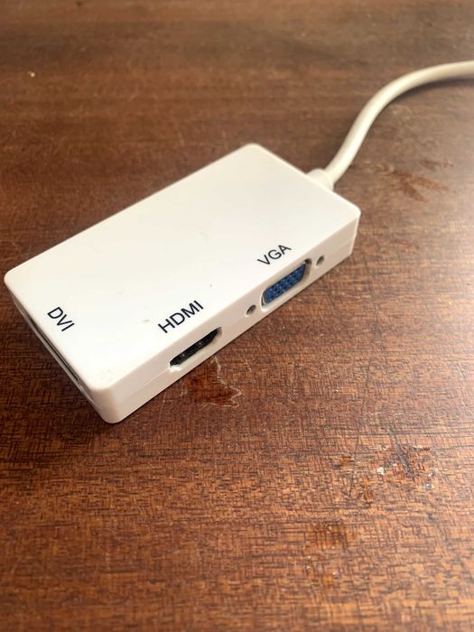 Cabos e adaptadores mini-display port.