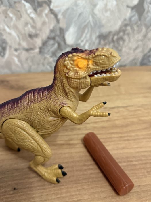Динозавр зі звуком