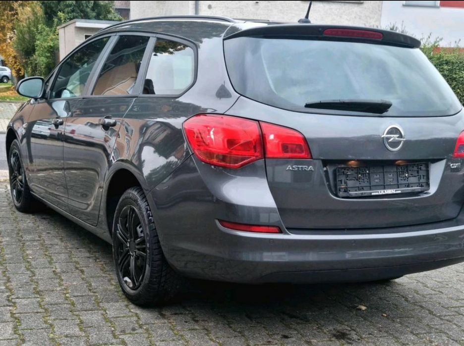 Opel ASTRA SPORTS TOURER 1.7 Diesel 2012 ROK!!!