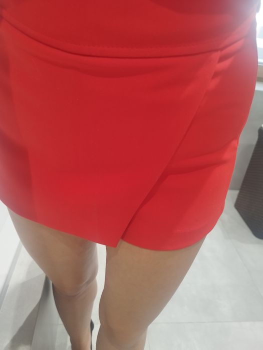 Spódnicospodenki Zara 34 XS czerwone spodenki