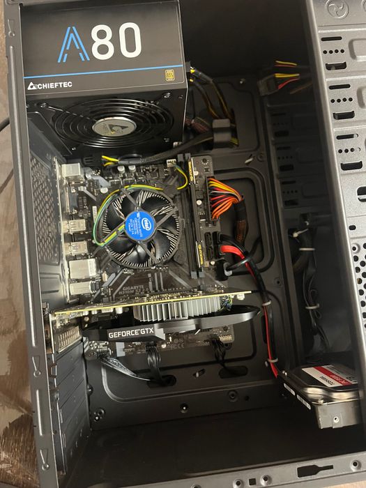 Компʼютер для роботи, ігор та навчання