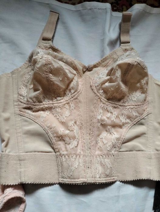 Білизна, боді, топи.