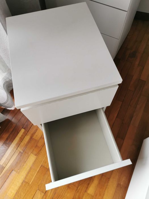 Mesa de cabeceira IKEA