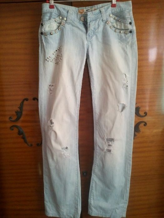 Продам        джинсы