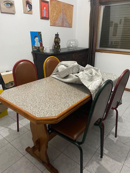Mesa e 4 cadeiras