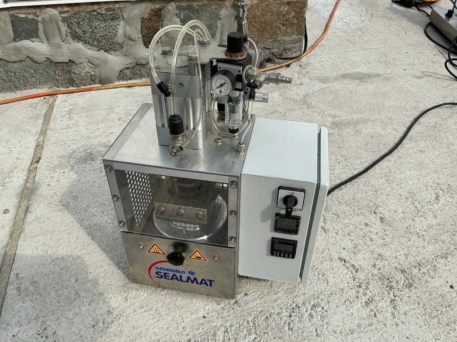 Pakowarka typu TRAYSEALER,  do tacek. GRUNWALD 2023r. Sealmat S1A