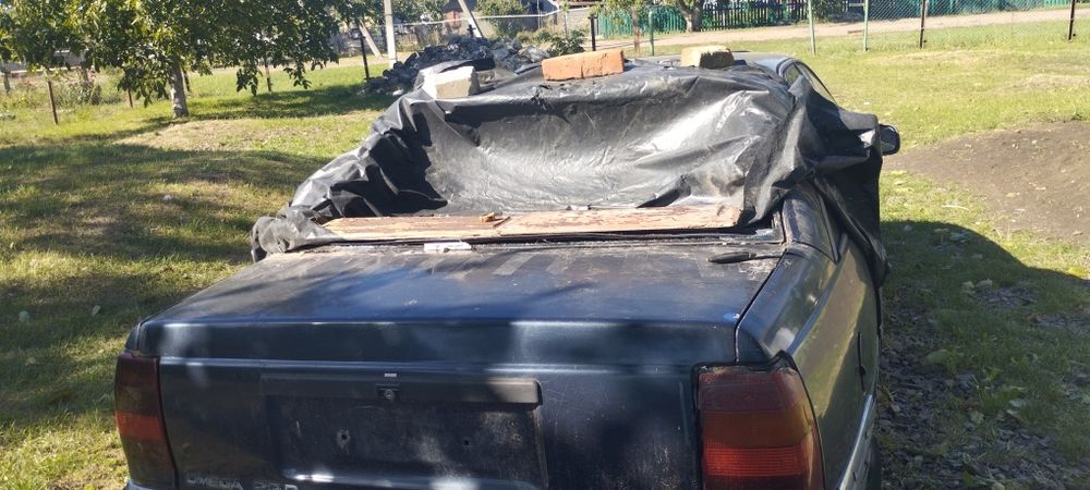 Продам машину Опель Омега,2,3 дизель,в не исправном состоянии.