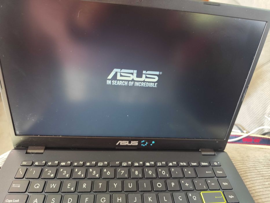 Laptop445597876696524801