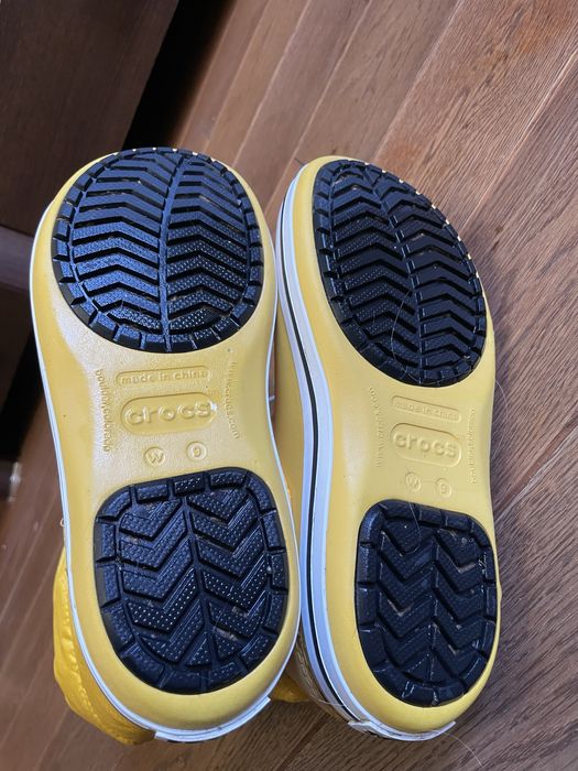 жовті гумові зимові чоботи crocs