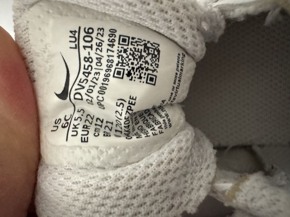 Sapqtilhas Nike tam. 21