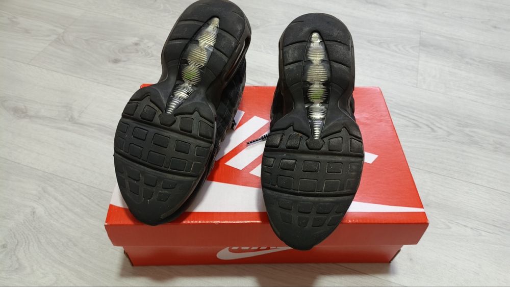 Продам Nike air max 95 38 розмір