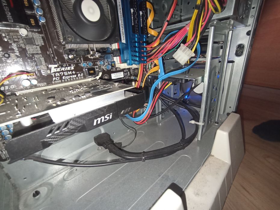 Комп'ютер gt1030 amd a6-3500 Apu with Radeon HD graphics 2.10 Ghz