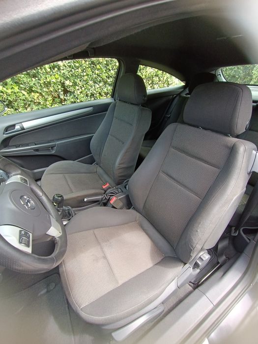 Opel Astra GTC — fotografia 4