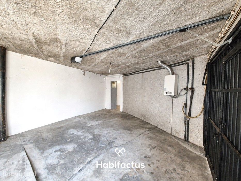 Moradia T3 para Remodelar em Bodiosa com Terreno