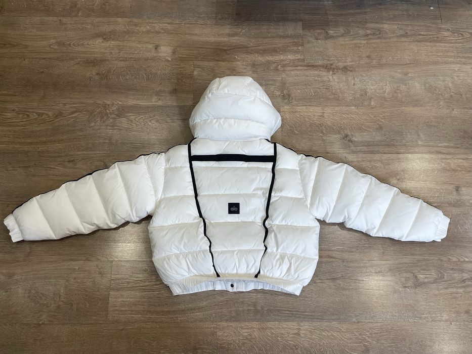 Куртка Alo Yoga Aspen Love Puffer Jacket Ivory — Оригінальна/нова