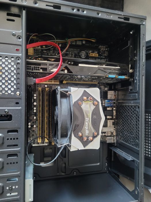 Asus Z87 pro, i5 4670K + chłodzenie,32GB.